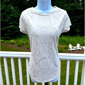 NWOT Simply Vera oatmeal patterned t-shirt.  Size Medium